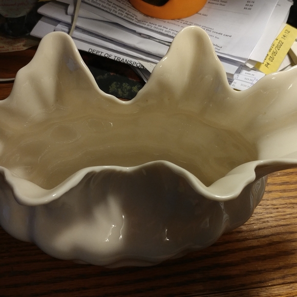 Lenox White Porcelain Flower or Console Centerpiece - Picture 4 of 11